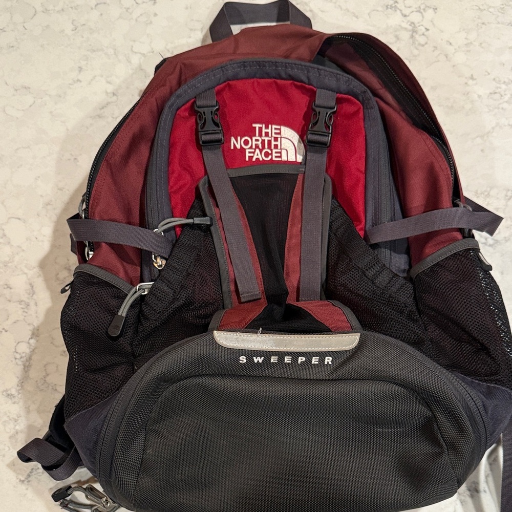 The North Face Men's Sweeper Backpack - Burgundy and Black